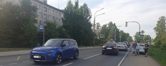 В Санкт-Петербурге на Ропшинском шоссе шестилетнюю девочку сбили два автомобиля